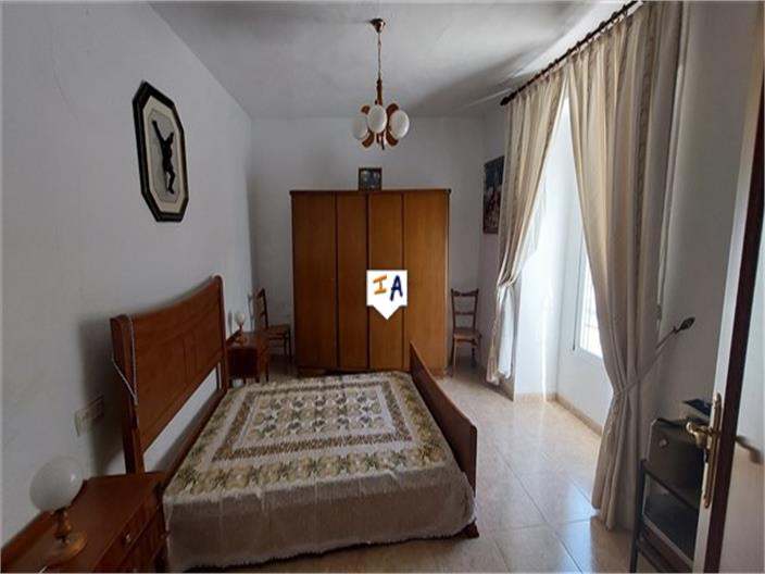 Image No.8-7 Bed House for sale