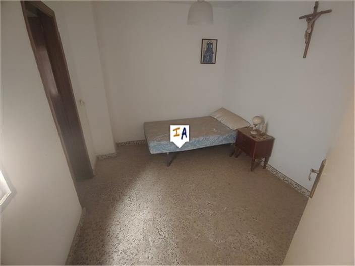 Image No.8-5 Bed House for sale