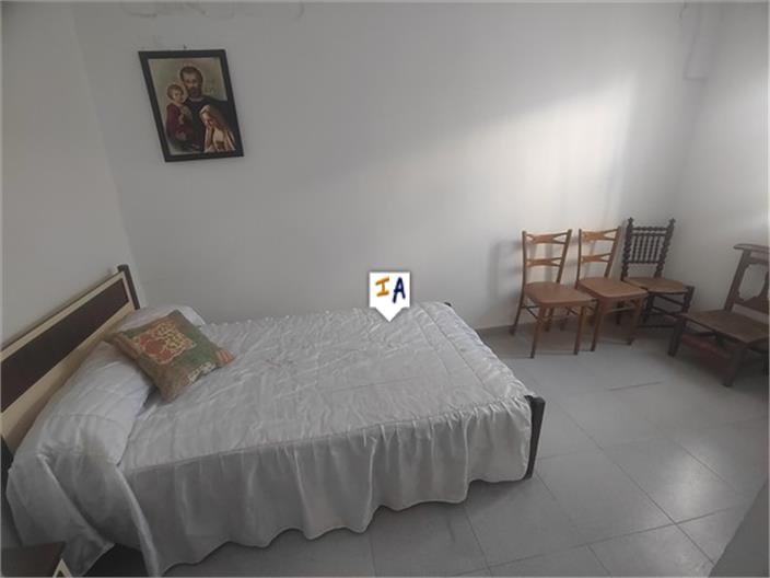 Image No.8-4 Bed House for sale