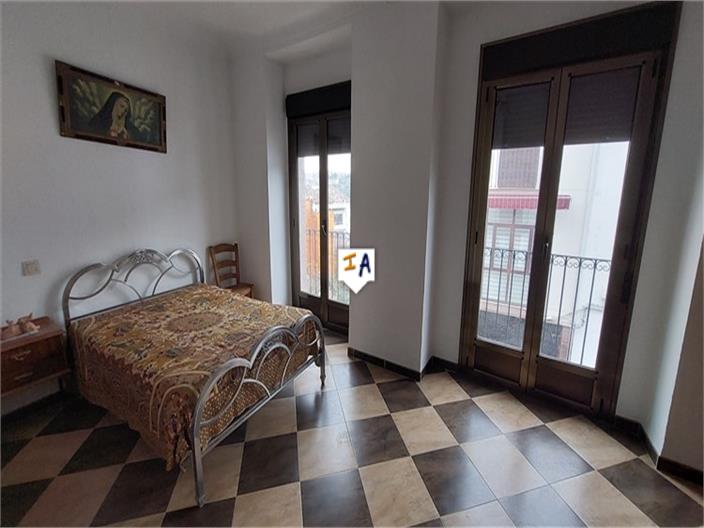 Image No.8-3 Bed House for sale