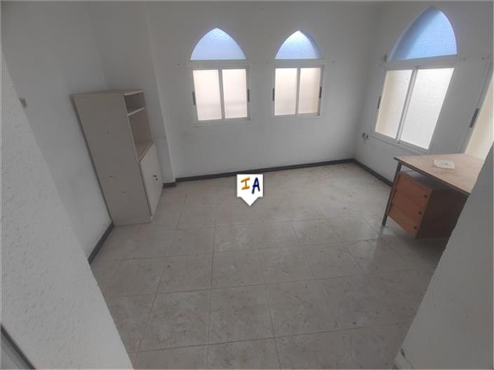 Image No.5-12 Bed House for sale