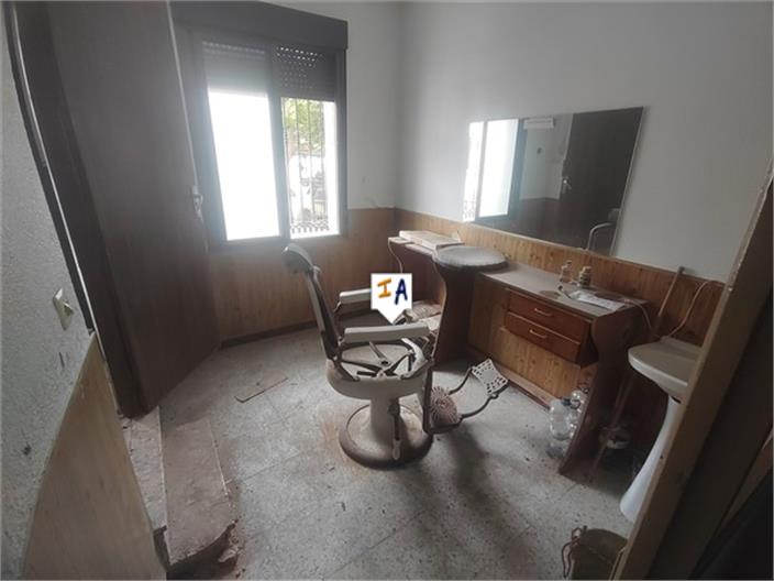 Image No.8-12 Bed House for sale