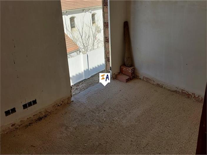 Image No.16-4 Bed House for sale