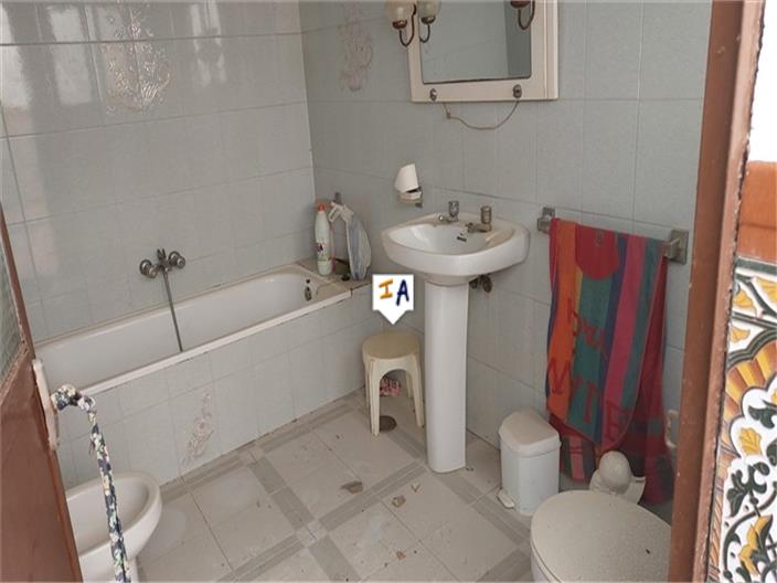 Image No.15-4 Bed House for sale