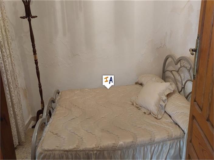 Image No.16-4 Bed House for sale