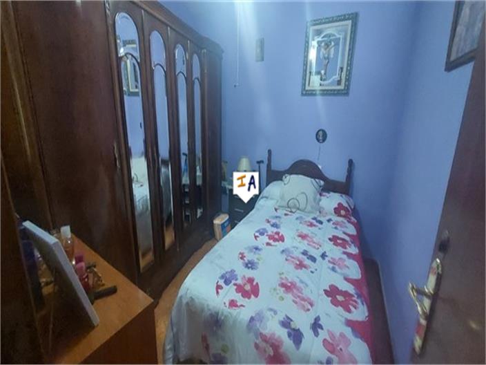Image No.8-5 Bed House for sale