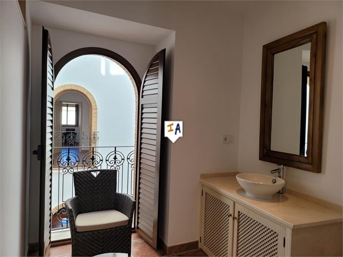 Image No.15-6 Bed House for sale