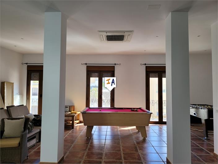 Image No.16-6 Bed House for sale