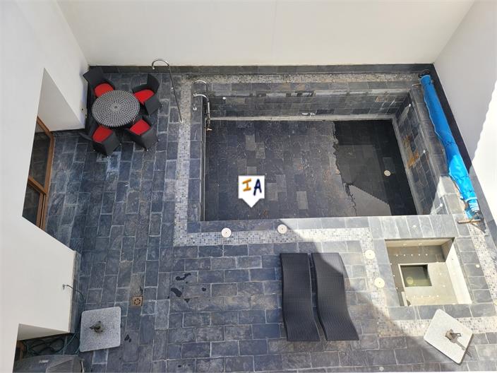 Image No.3-6 Bed House for sale