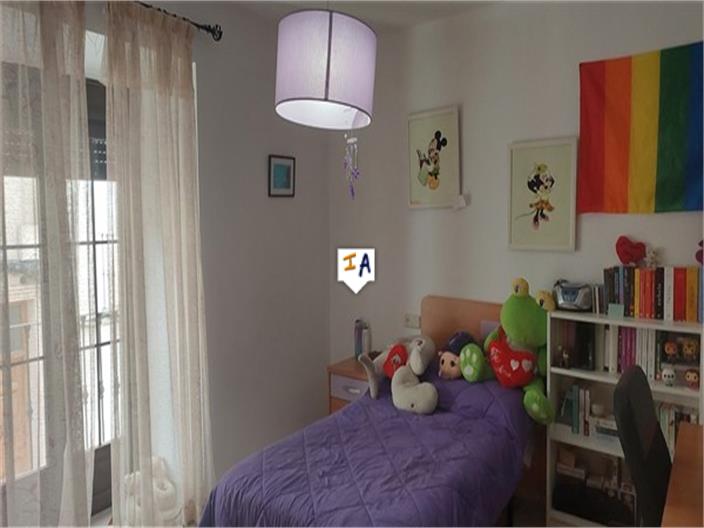 Image No.8-5 Bed House for sale