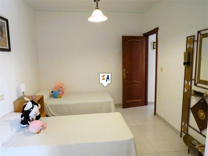 Image No.10-4 Bed House for sale