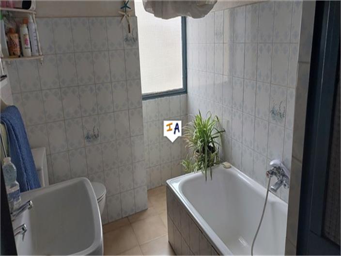 Image No.15-6 Bed House for sale