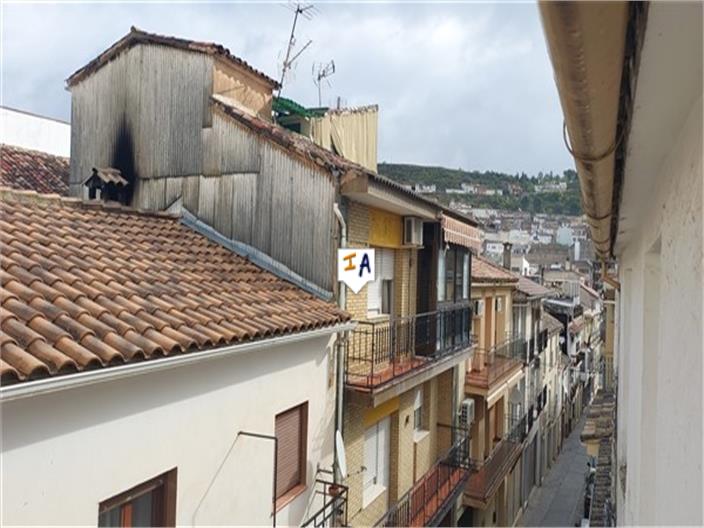 Image No.8-6 Bed House for sale