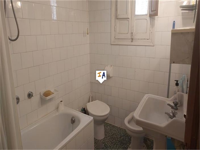 Image No.8-5 Bed House for sale