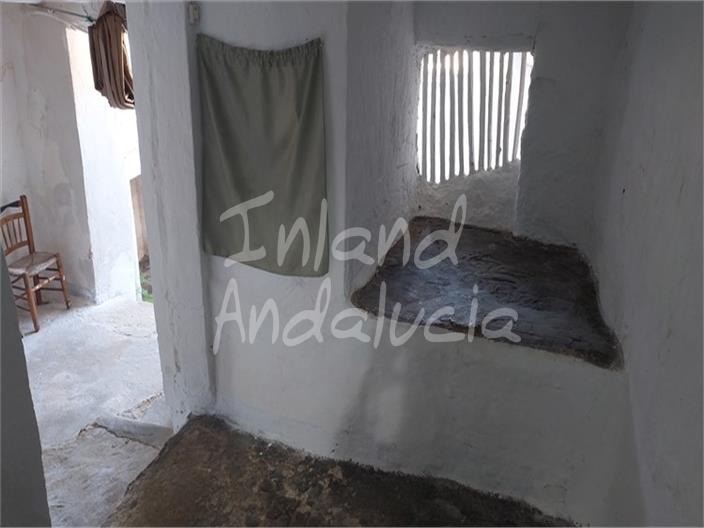 Image No.17-5 Bed House for sale