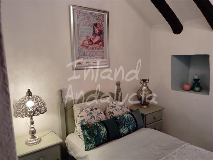 Image No.12-6 Bed House for sale