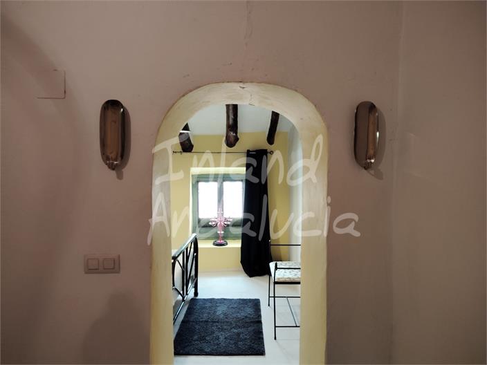 Image No.13-6 Bed House for sale