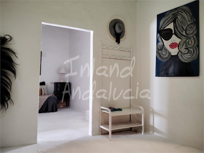 Image No.16-6 Bed House for sale