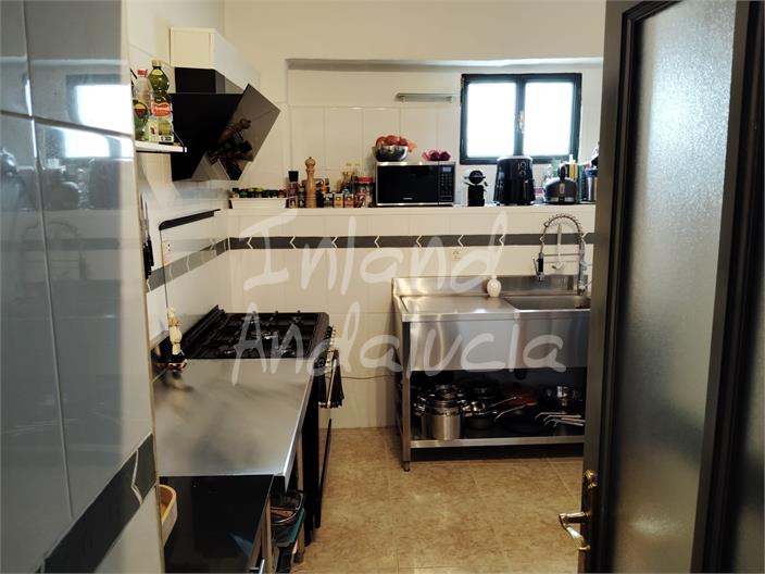 Image No.5-6 Bed House for sale