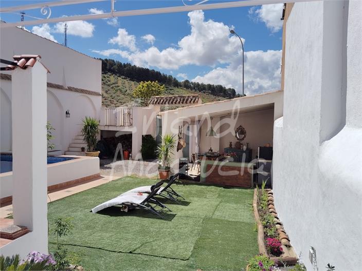 Image No.10-6 Bed House for sale