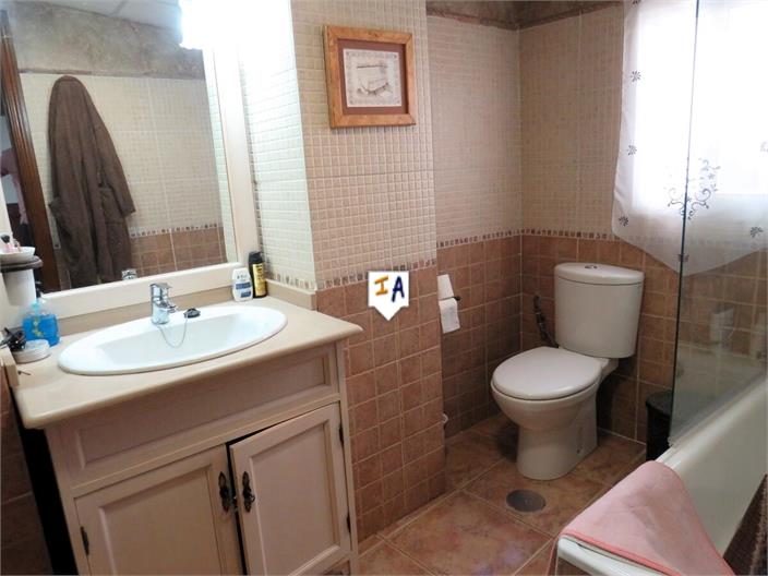 Image No.11-3 Bed House for sale