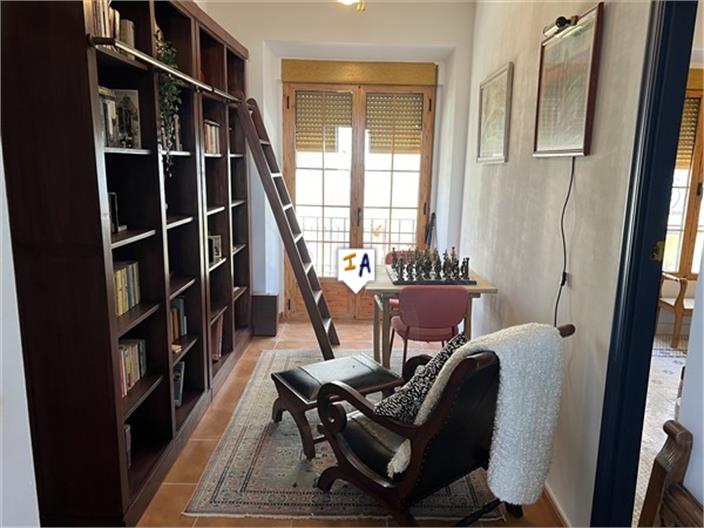 Image No.5-6 Bed House for sale