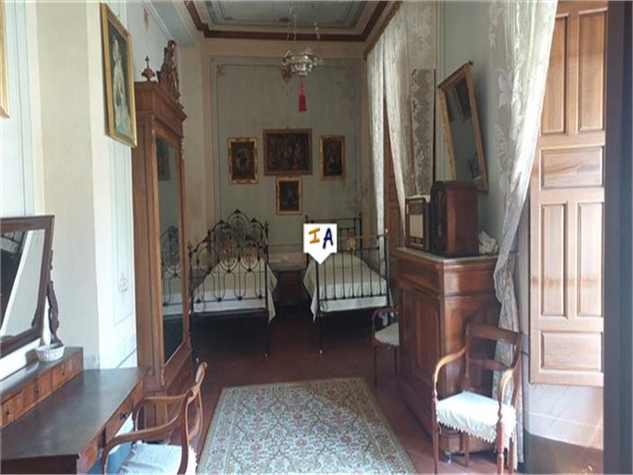 Image No.12-7 Bed House for sale