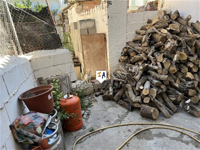 Image No.8-5 Bed House for sale