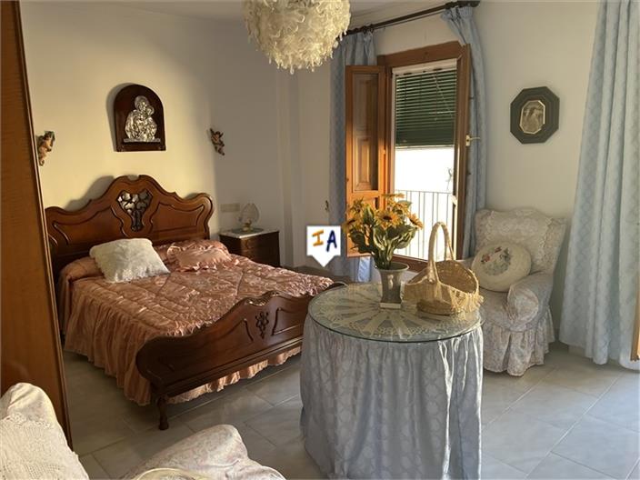 Image No.12-6 Bed House for sale