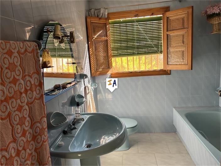 Image No.15-6 Bed House for sale