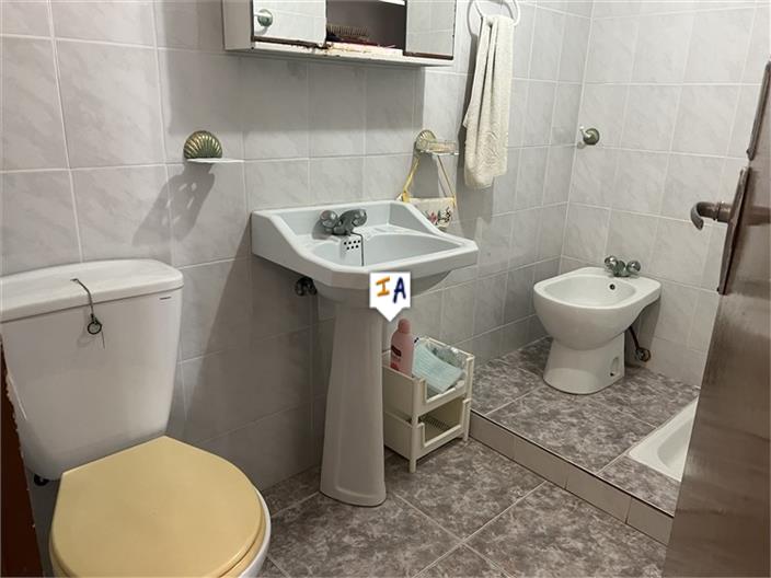 Image No.16-6 Bed House for sale