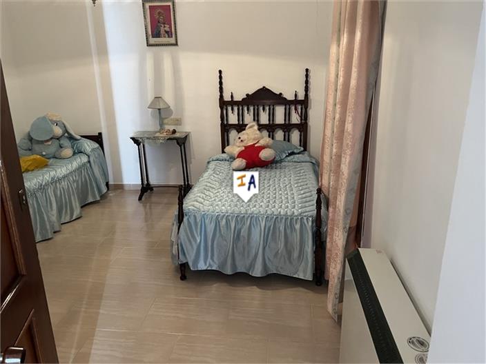 Image No.9-6 Bed House for sale