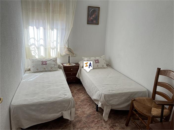 Image No.16-7 Bed House for sale