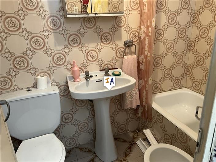 Image No.12-4 Bed House for sale