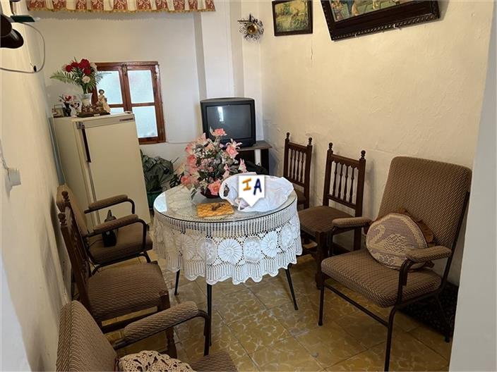 Image No.8-4 Bed House for sale