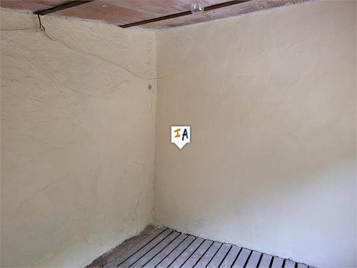 Image No.12-2 Bed House for sale