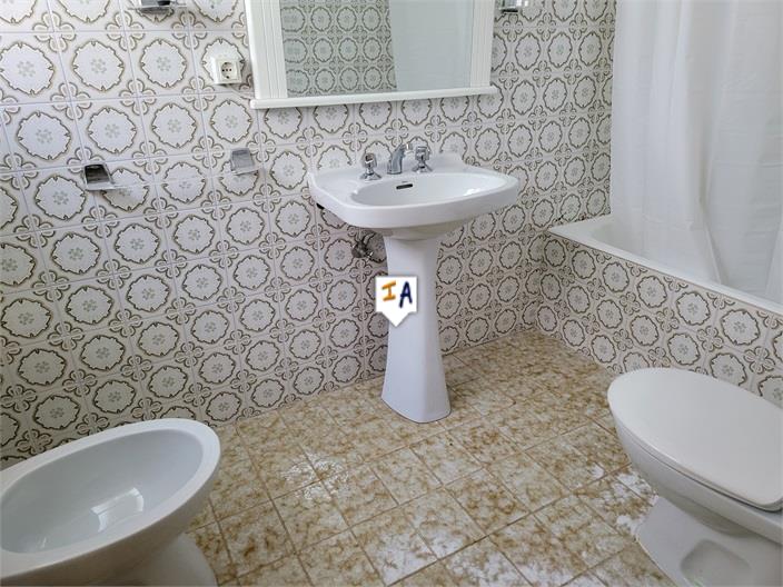 Image No.12-4 Bed House for sale