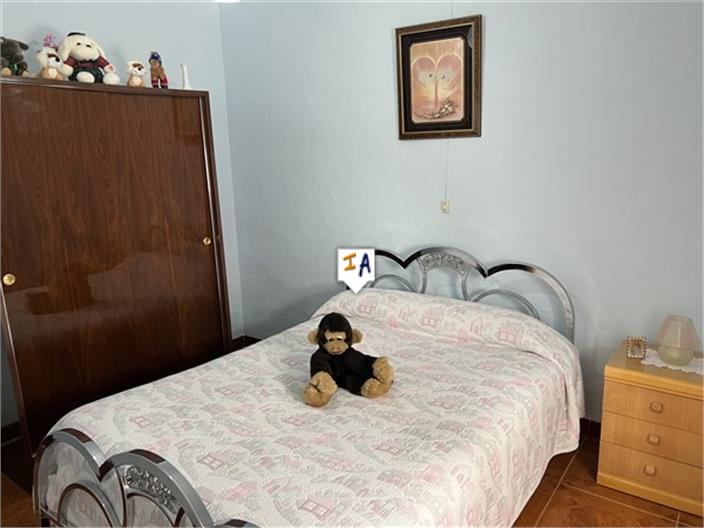 Image No.15-4 Bed House for sale