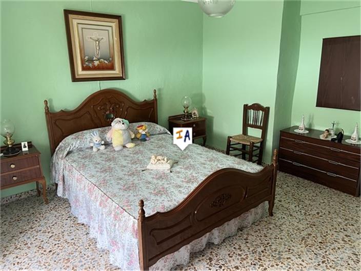 Image No.16-4 Bed House for sale