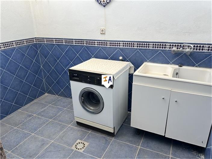 Image No.17-3 Bed House for sale