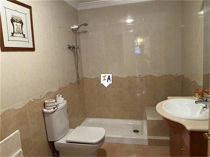 Image No.9-3 Bed House for sale