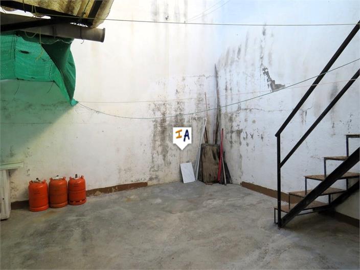 Image No.8-5 Bed House for sale