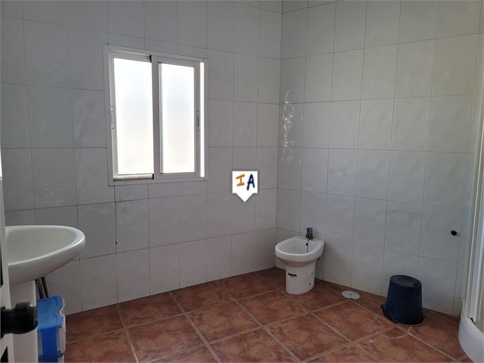 Image No.15-3 Bed House for sale