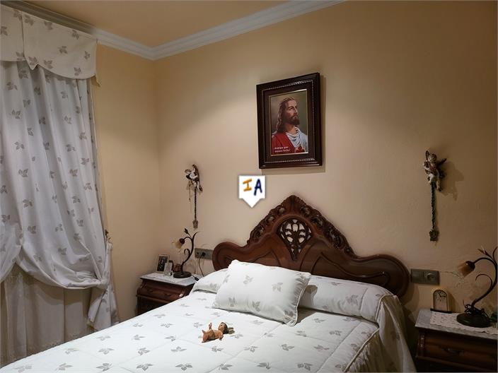 Image No.6-4 Bed House for sale