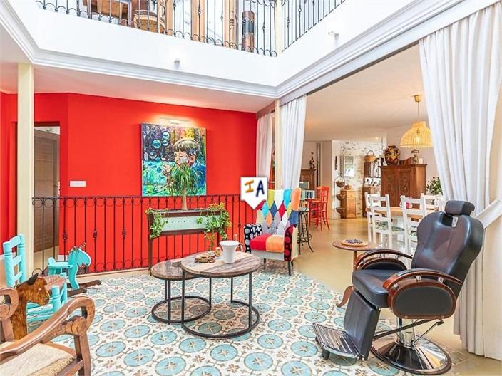 Image No.6-8 Bed House for sale