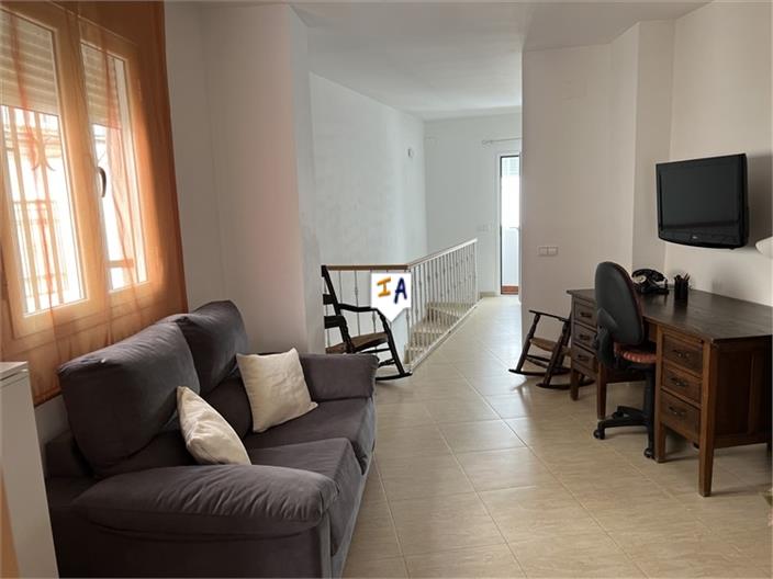 Image No.8-3 Bed House for sale