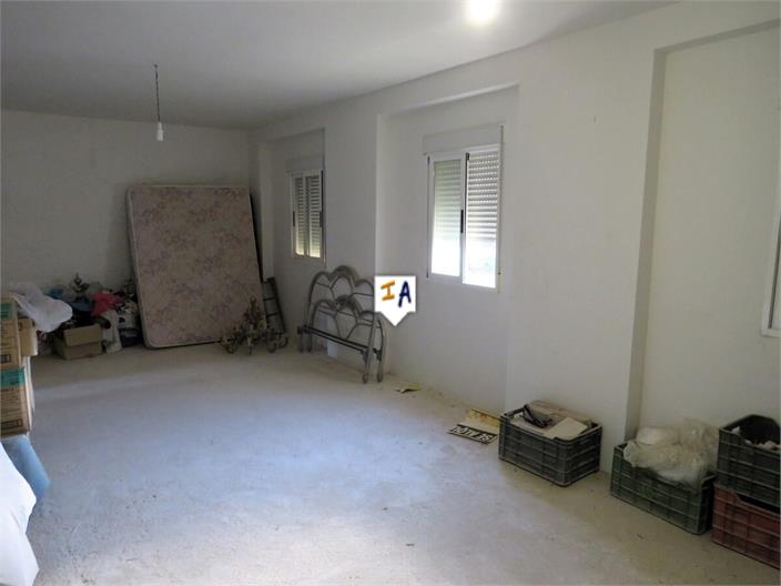 Image No.15-4 Bed House for sale