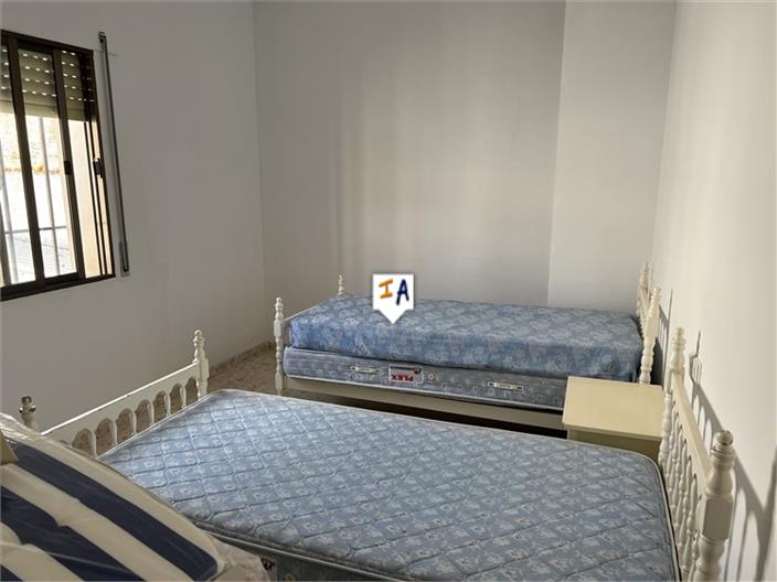 Image No.15-3 Bed House for sale