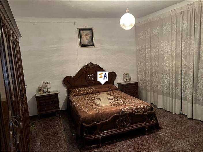 Image No.10-4 Bed House for sale