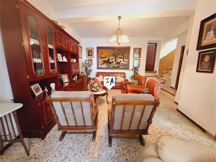 Image No.6-8 Bed House for sale